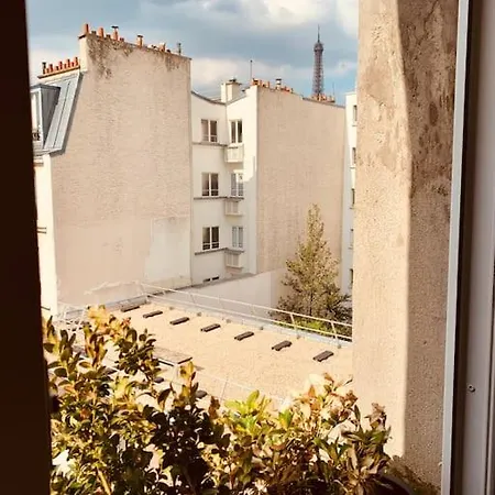 T2 A Proximite De La Tour Eiffel
